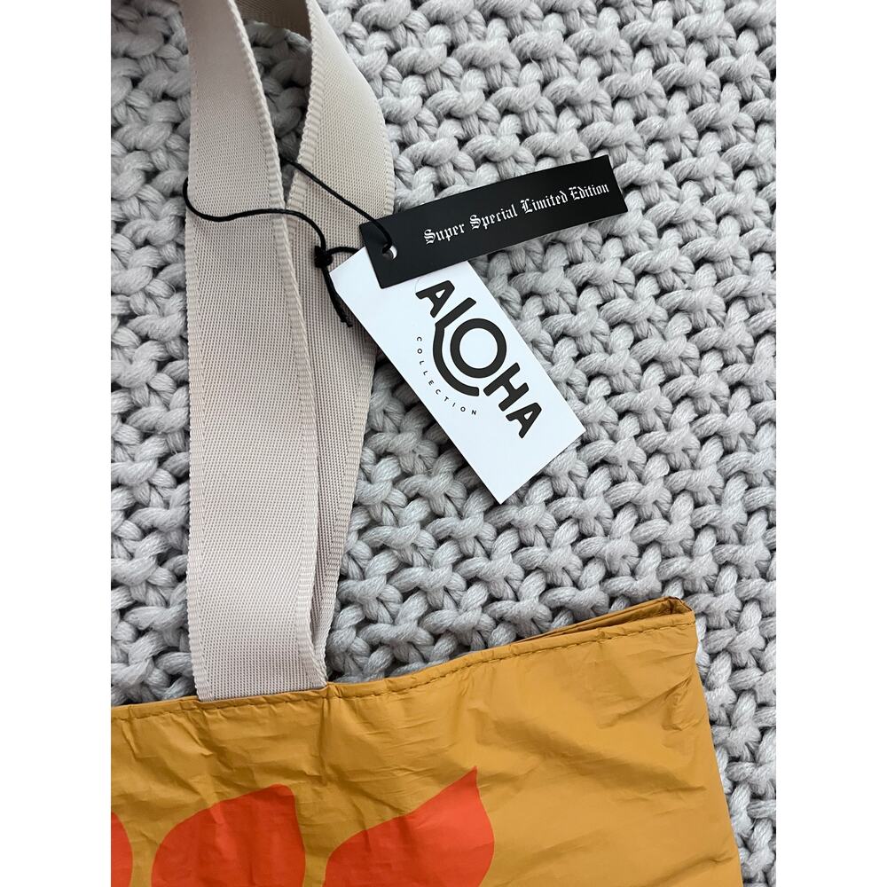 Aloha Collection• Super Special Limited Edition APPLIQUÉ Day Tripper Tote Zest - Picture 5 of 13
